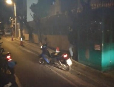 Στην πρεσβεία της Σαουδικής Αραβίας επιτέθηκε ο Ρουβίκωνας (βίντεο)